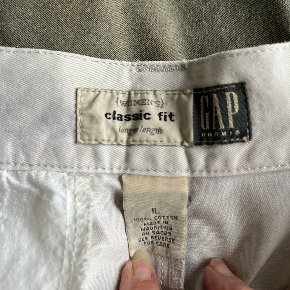 GAP Shorts & Petite Sophisticate - Picture 3 of 9